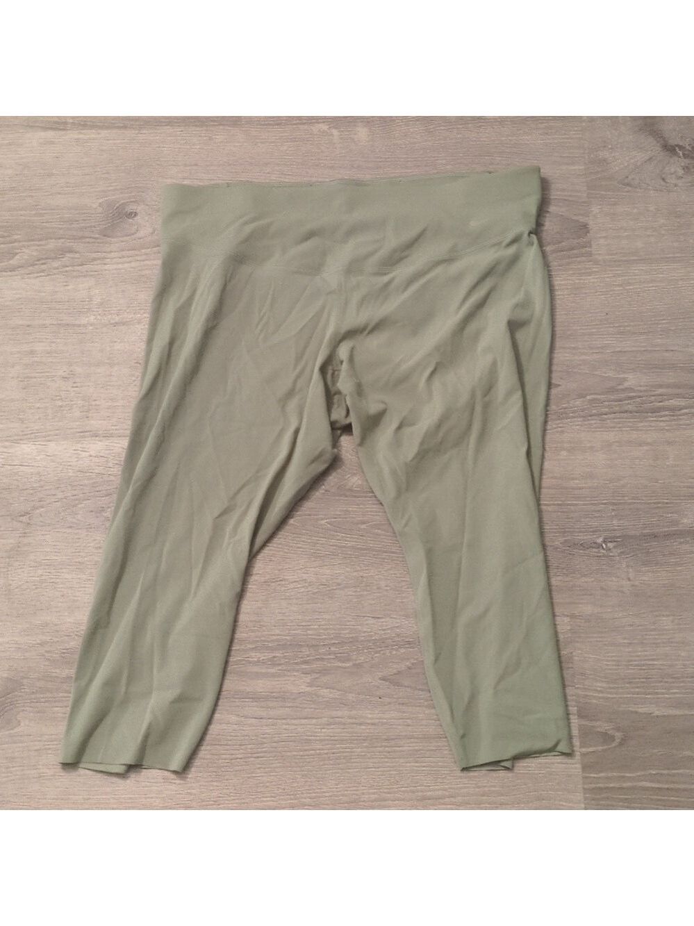 Nike green zenvy cropped leggings size 2X